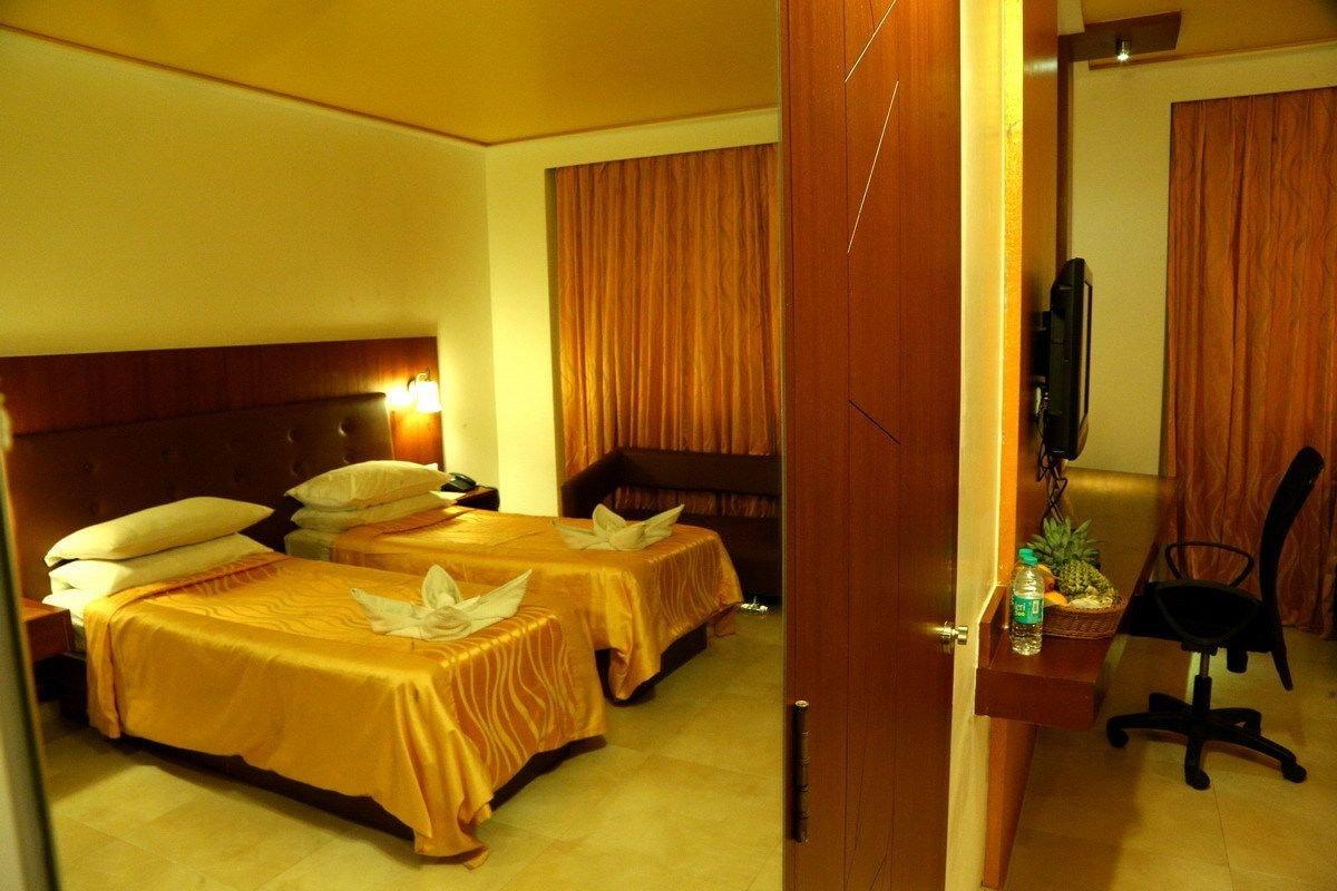 The Verda Saffron Hotel Mangalore Bagian luar foto