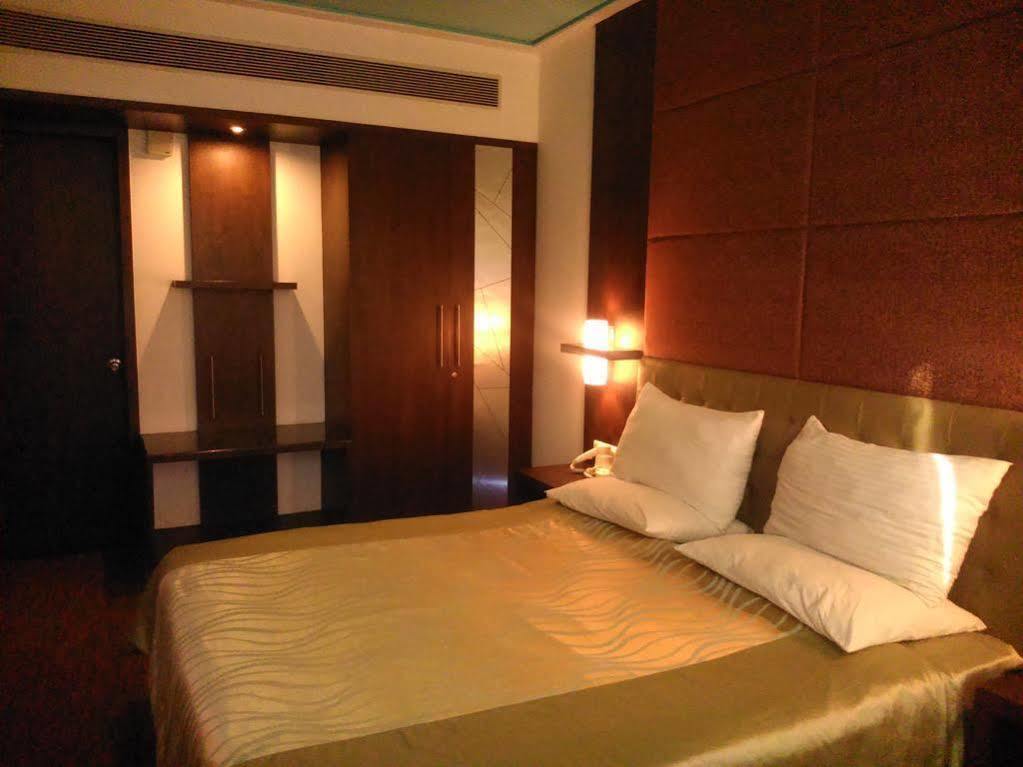 The Verda Saffron Hotel Mangalore Bagian luar foto